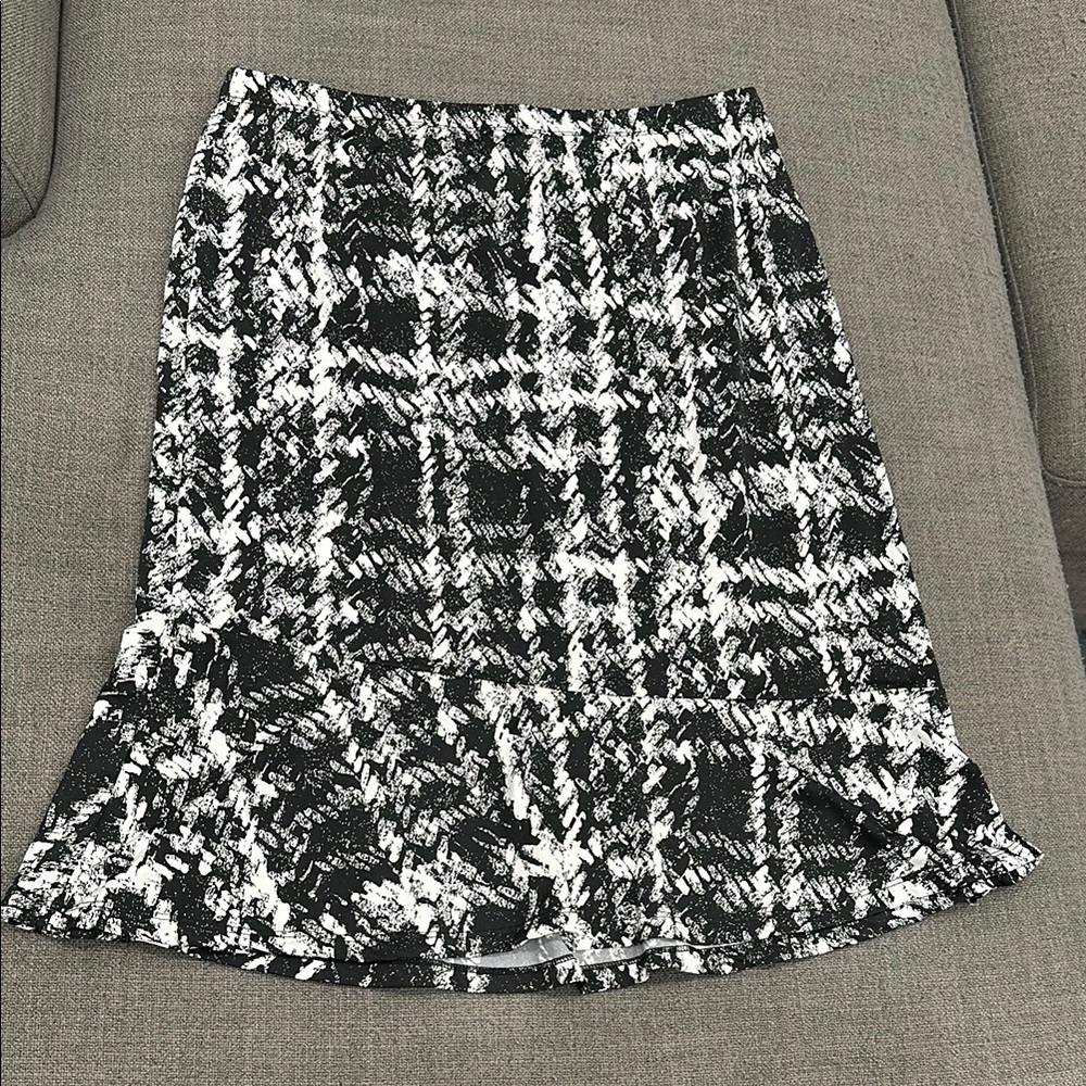 Chic Black and White Plaid Skirt